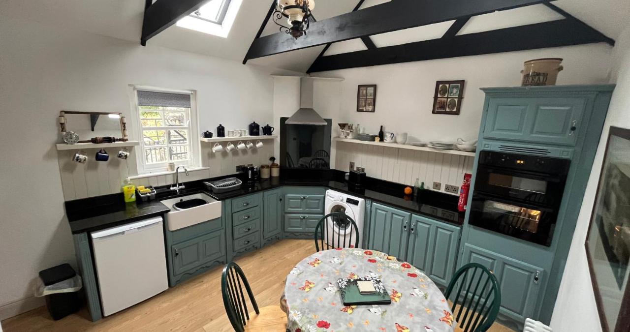Newly Renovated Stone Cottage Located 2.5 Miles From Killarney Town Teernaboul Exterior photo